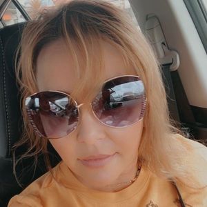 Meet your Posher, Mayelin